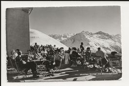 AK ca.1945 Muottas Muragl - Berninagruppe ,Hotel Kulm belebt
