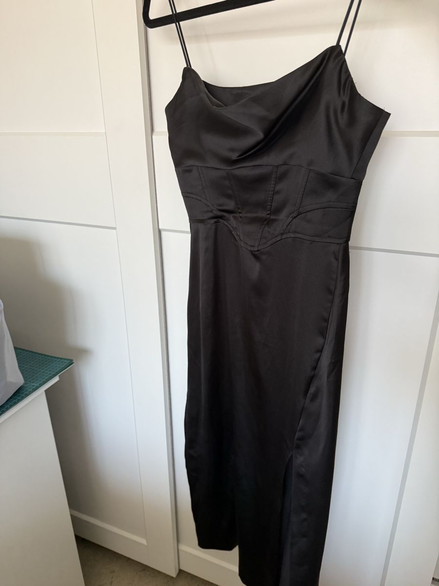 Robes: Black Zara Dress  – D'occasion à Gossau par vane.01