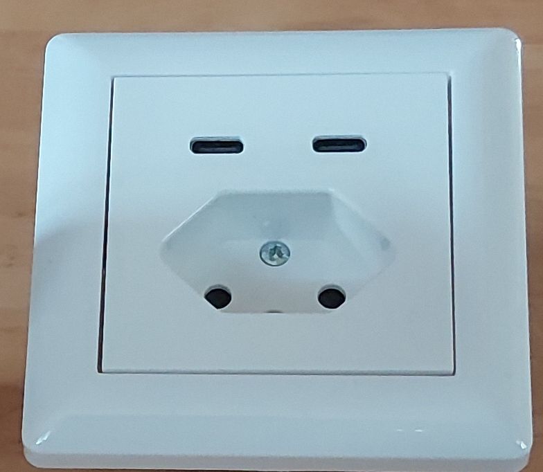 Spine: Steckdose, Weiss, T. 13 und 2x USB C – Nuovo e nell'imballaggio originale da Rehetobel venduto da Stromer1981