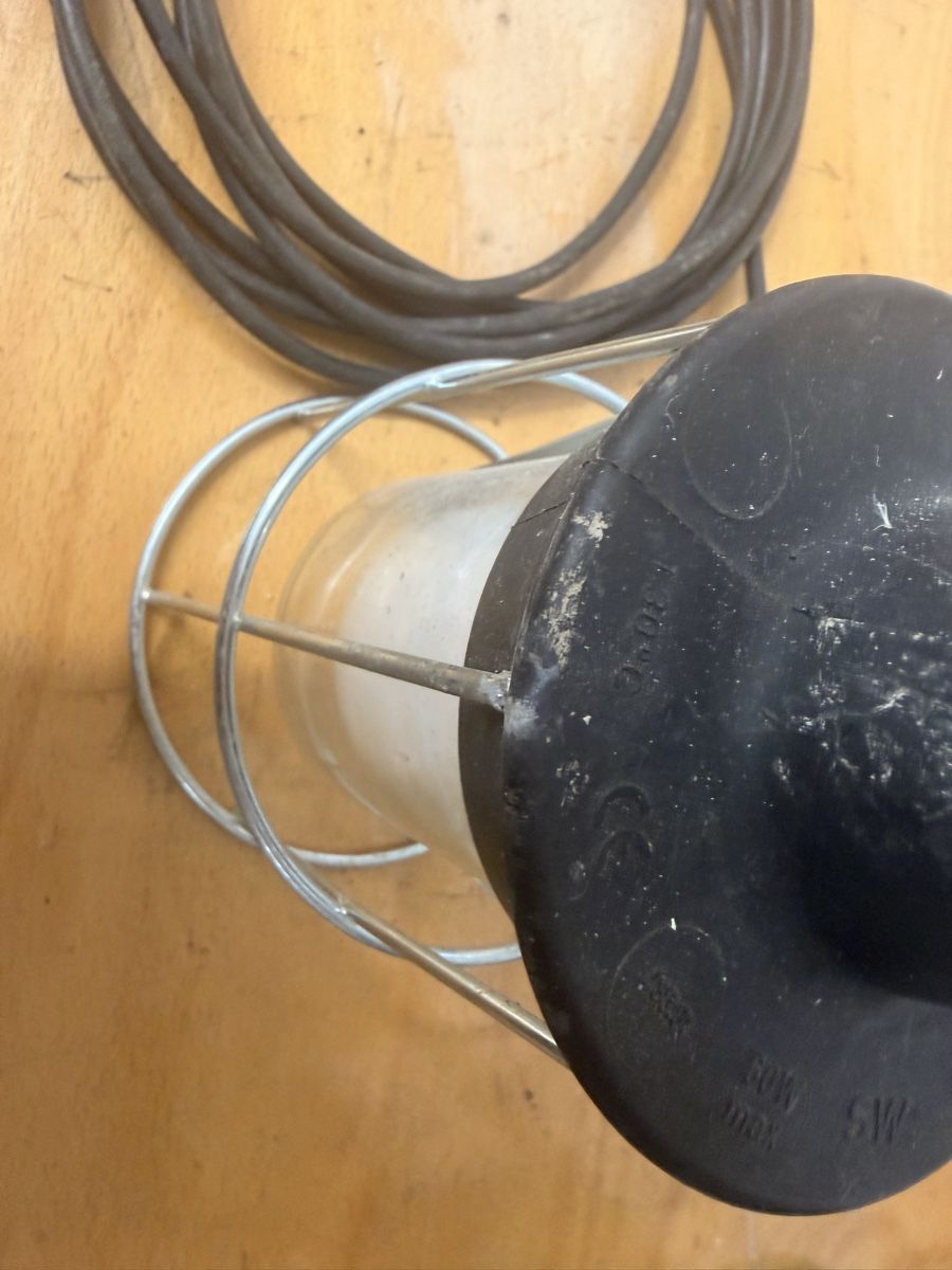 Lampen: Baustrahler mit Drahtkorb und Kabel gebraucht – Gebraucht aus Niedergösgen von And-y 2