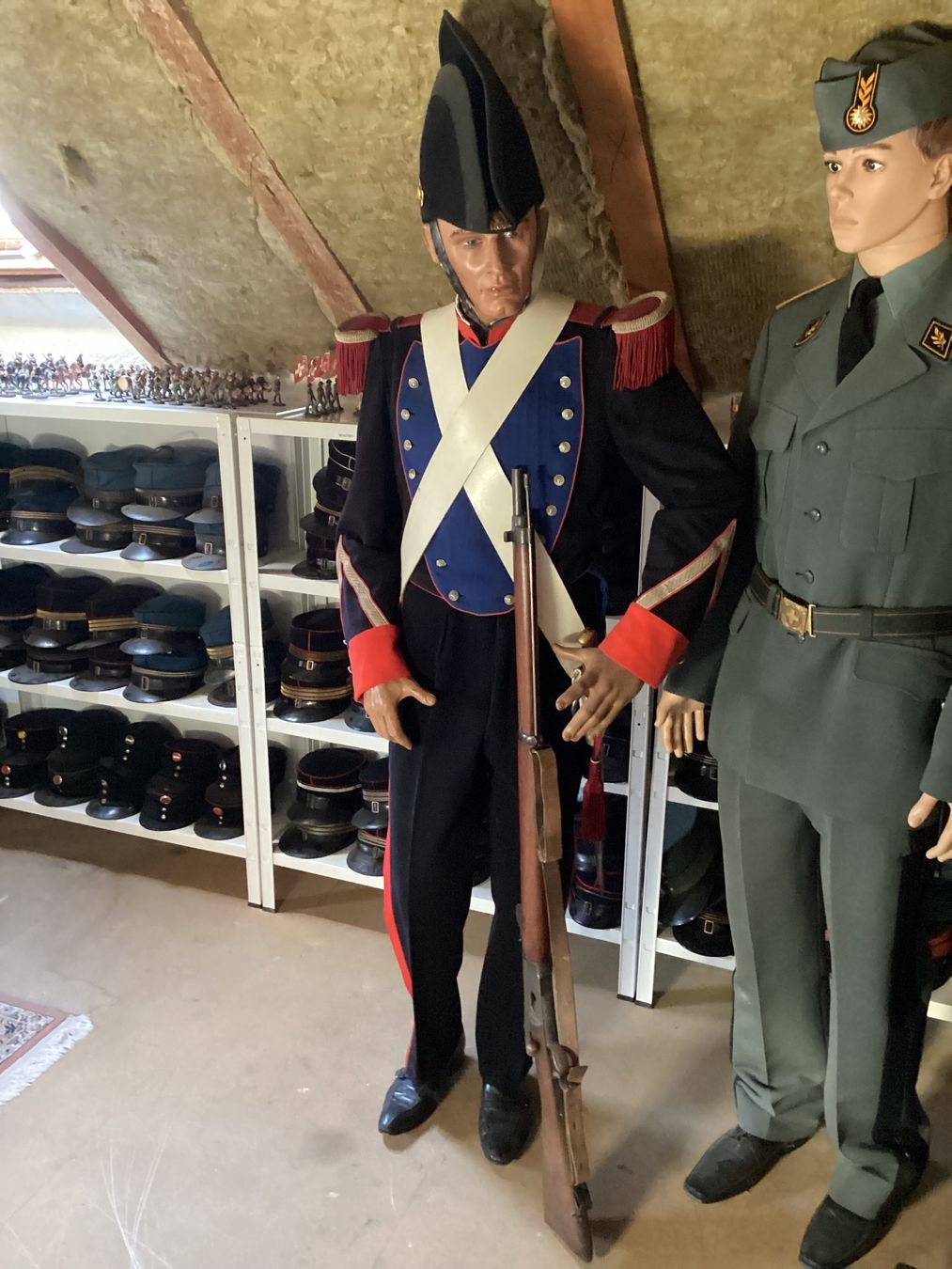 Uniformi: Gendarmerie cantonale valaisanne – Usato da Vouvry venduto da marius09