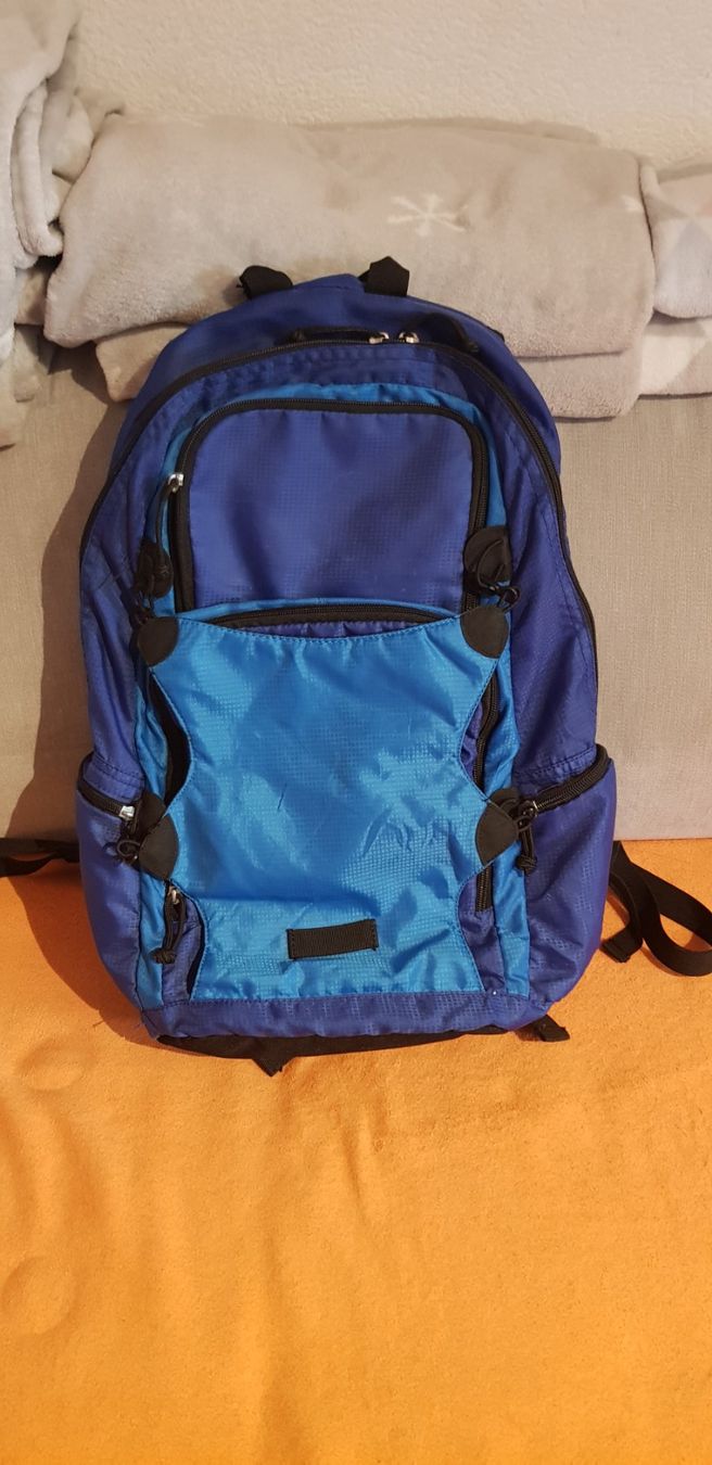 Rucksäcke: Blauer Rucksack - Ideal für Schule, Uni oder Freizeit! – Gebraucht aus Zürich von tor_p678 1