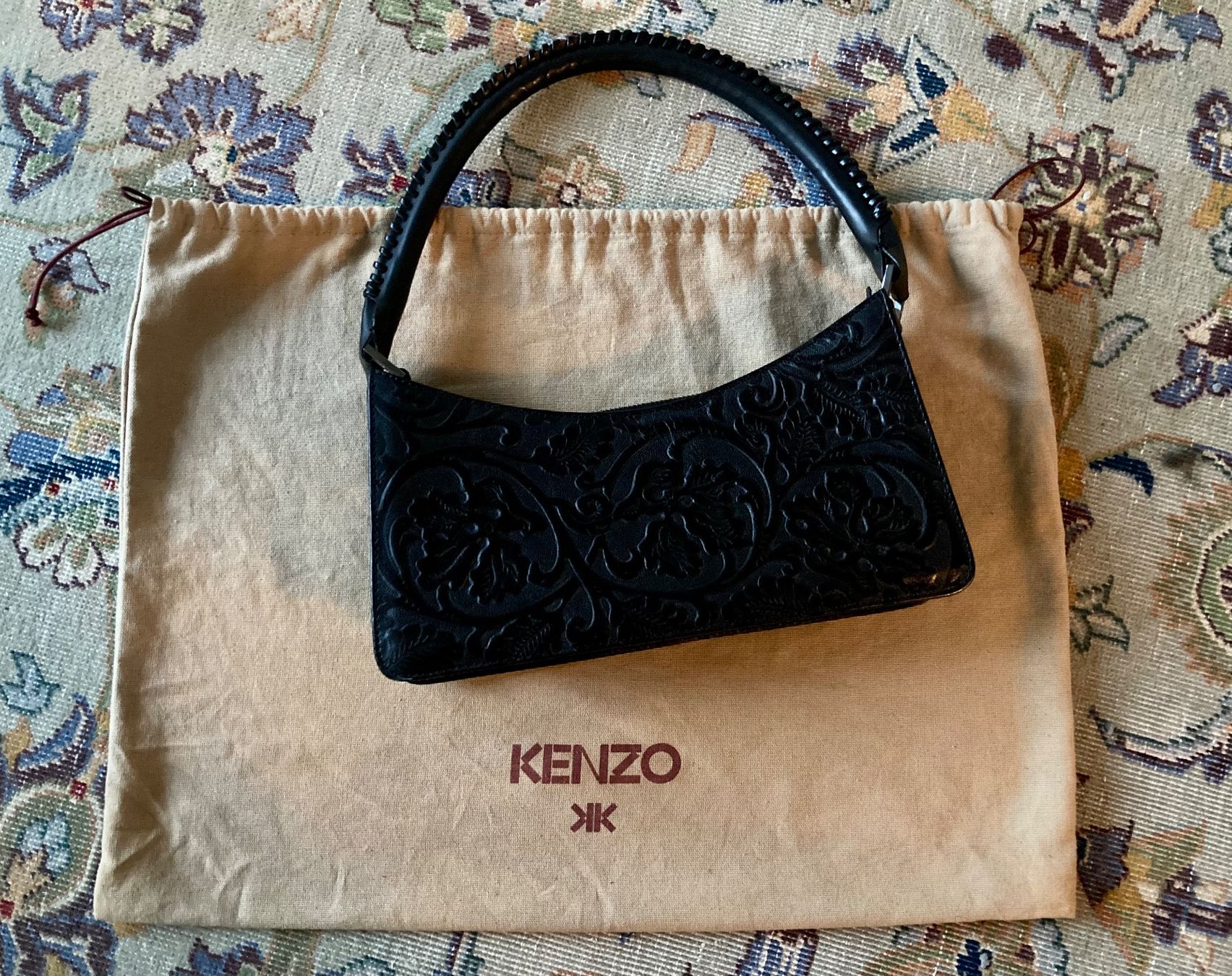 Kenzo Taschen für Damen: Orig. KENZO exquisite Handtasche Abendtasche Leder – Gebraucht aus Basel von aura_cu