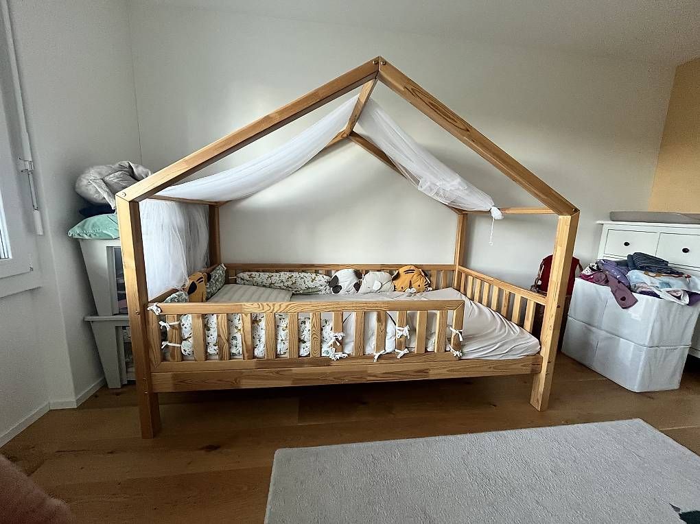 Letti: Kinder-Hausbett inkl. Matraze – Usato da Langenthal venduto da psa_9tlt
