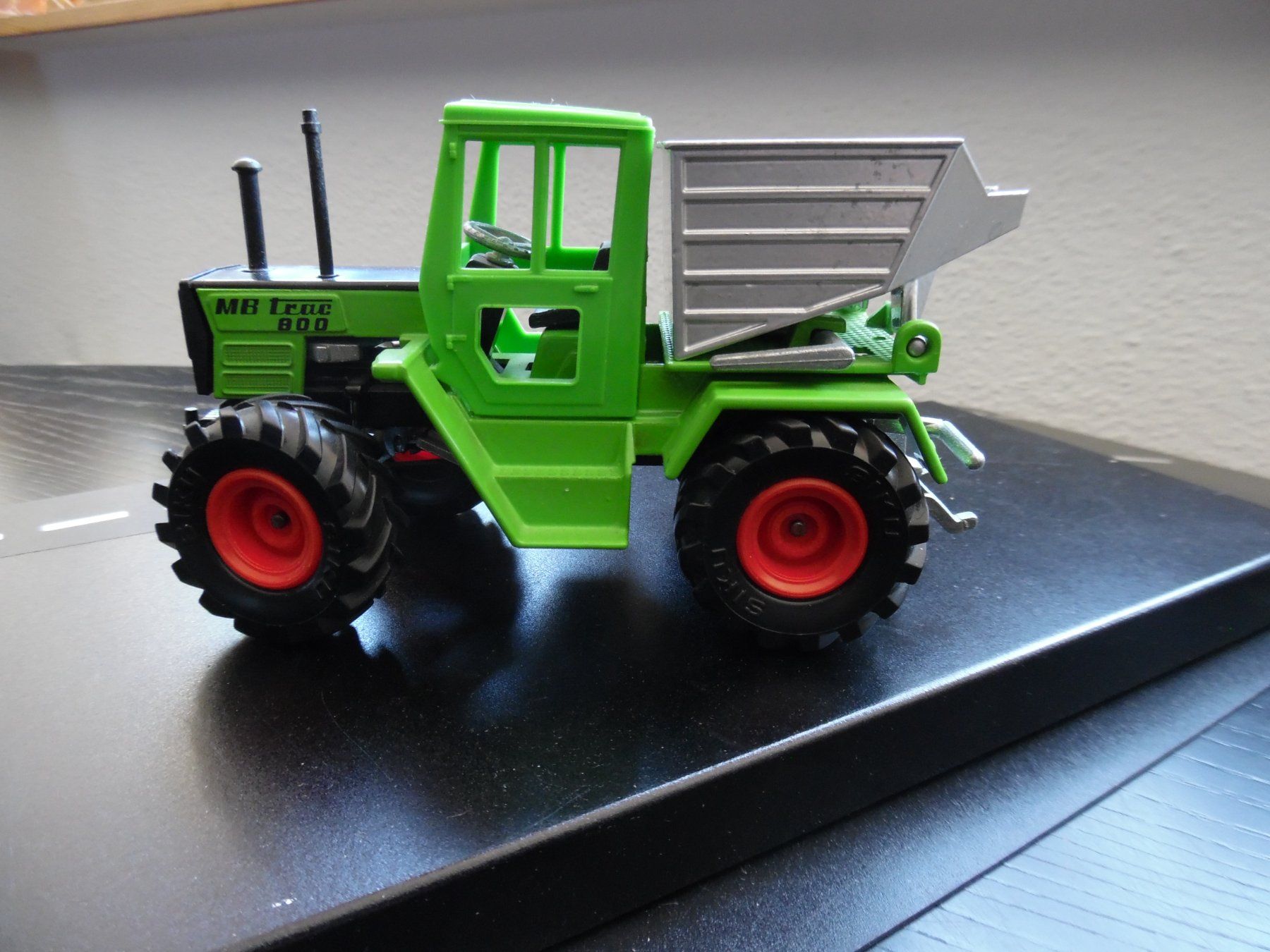 Siku Modellbausätze & Standmodelle: Siku  Traktor Modell MB trac 800 Kipper 1:32 – Gebraucht aus Steinach von suzzi11 4