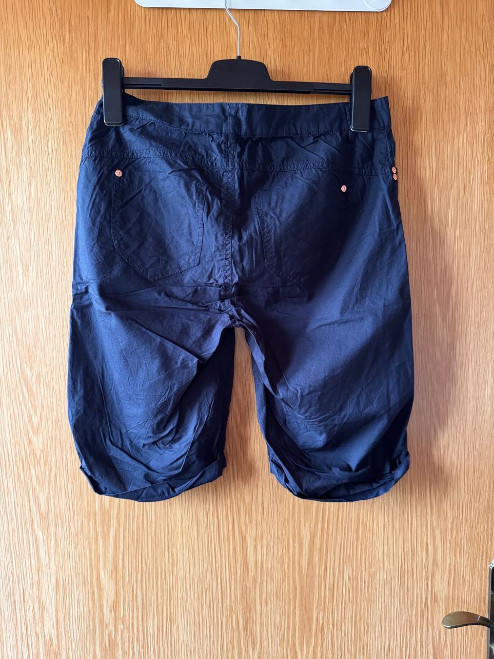 Pantaloni: Kurze Stoff Hose in schwarz Gr. S – Usato da Grosswangen venduto da SALE_SALE_SALE 2