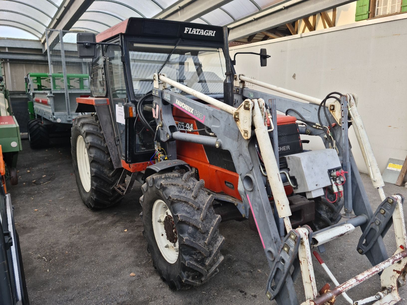 Fiat Trattori: Fiat 65-94 Traktor mit Frontlader – Usato da Zäziwil venduto da fiat18090 1