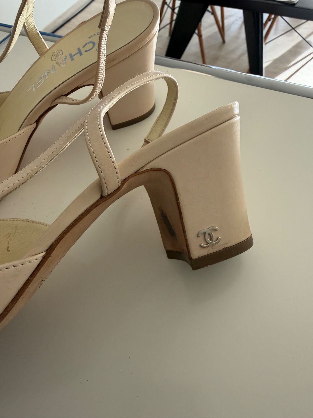Chanel Scarpe da donna: Chanel Slingback weiss hellblau 38.5 – Usato da Zürich venduto da rvb1981 2