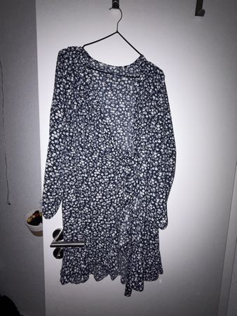 Sommerliches Blumenkleid, Grösse 36