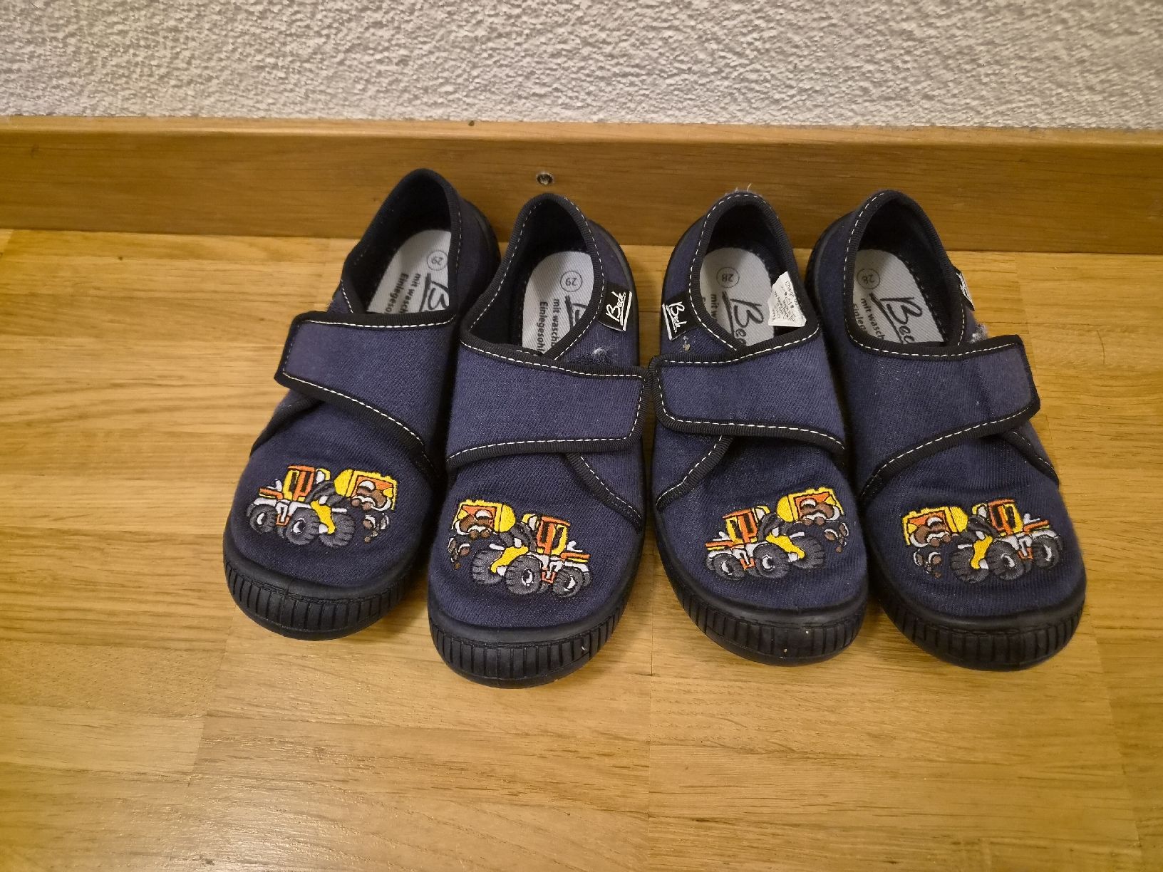Schuhe für Jungen: Kinderfinken 28 und 29 – Gebraucht aus Einsiedeln von jel_hjm5