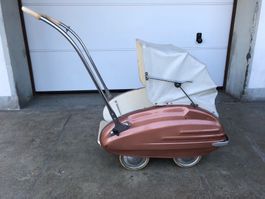 antiker Helvetia-Kinderwagen