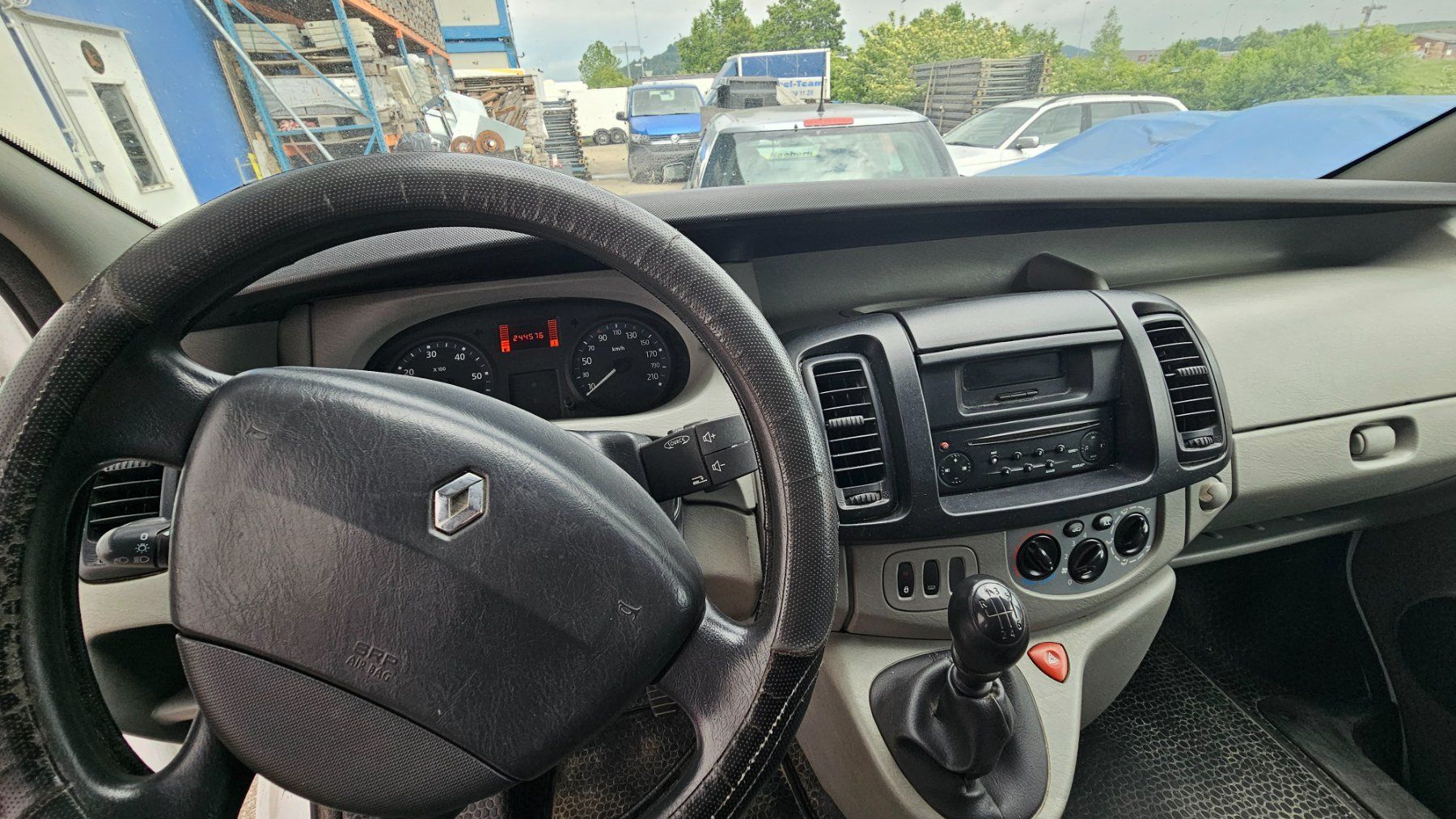 Renault Veicoli commerciali: RENAULT Trafic T27 dCi 90 – Usato da Diessenhofen venduto da Osio 6