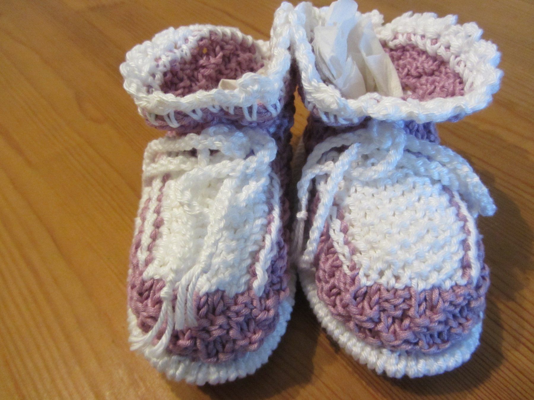 Calze per bambini: Baby Finckli Handarbeit gehäkelt. – Nuovo (secondo la descrizione) da Malters venduto da Hausi88 4