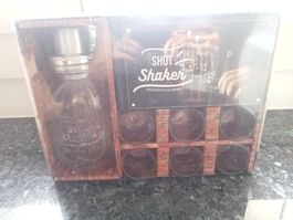 Coffret Shaker et verres à shot Larousse neuf