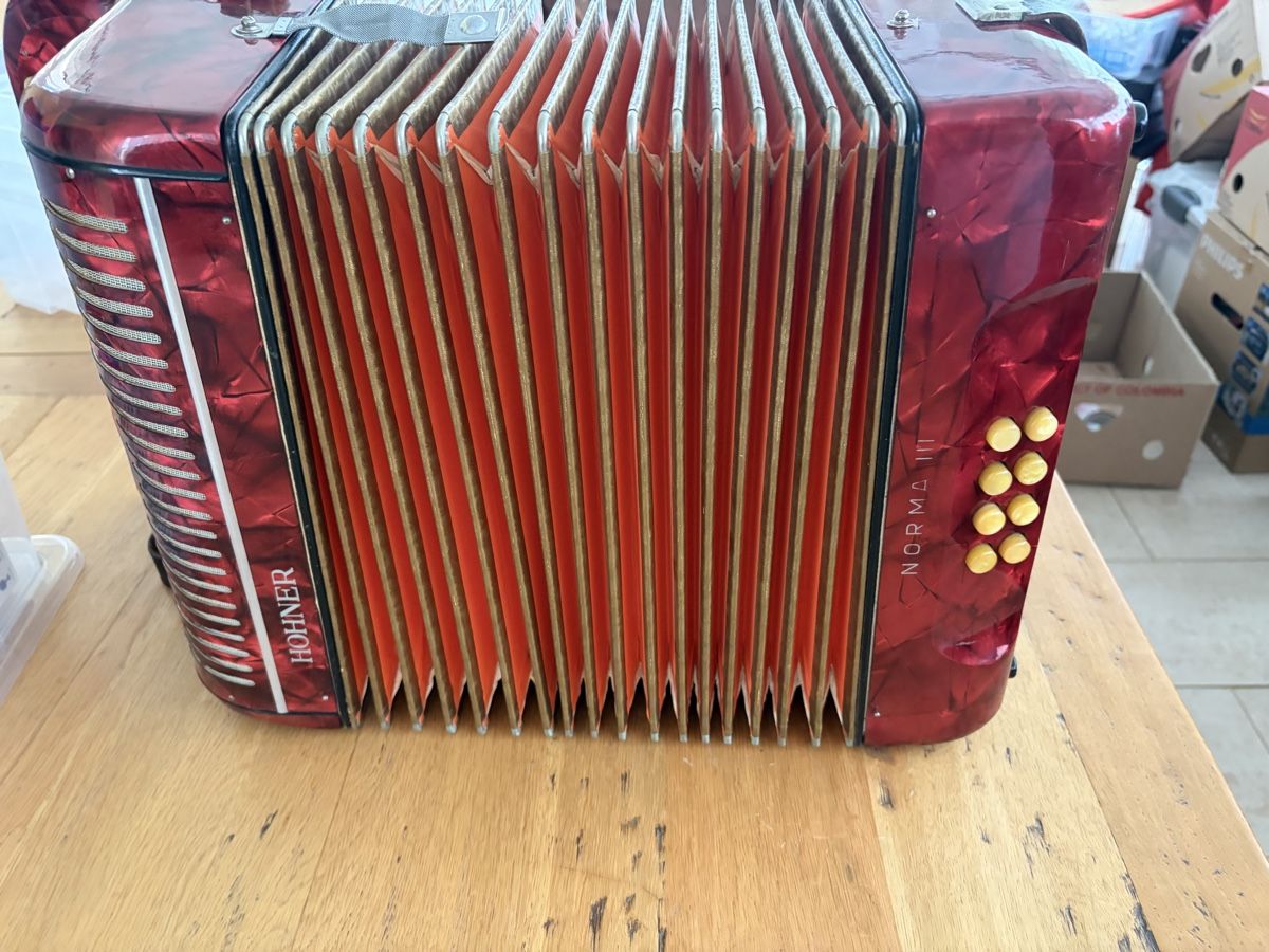 Musikinstrumente: Accordéon Hohner Norma 3 – Gebraucht aus Echallens von JAR69