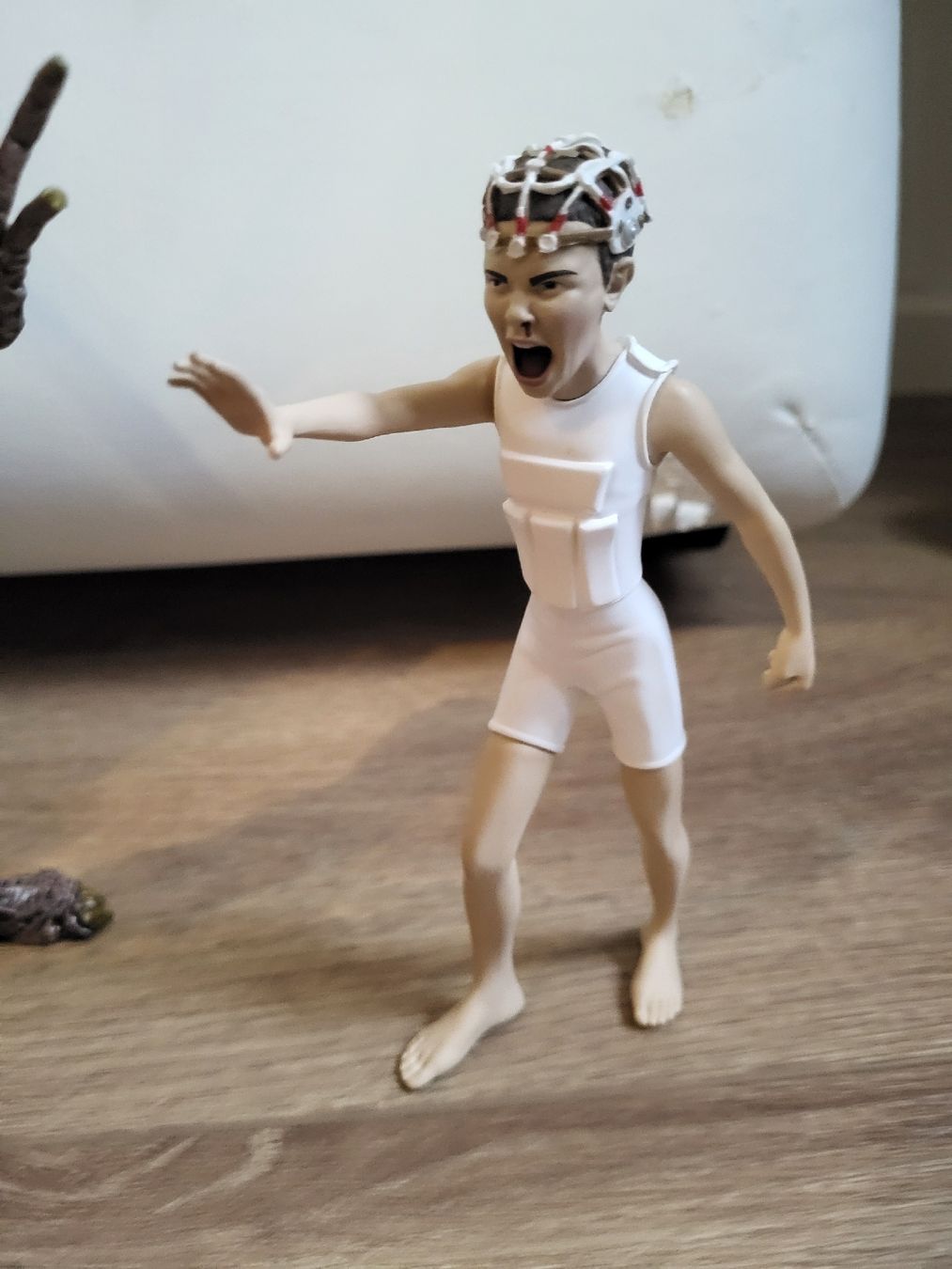 Statuette: Stranger Things Actionfiguren  2er Eleven & Demogorgon  – Usato da Allschwil venduto da Uhrenbinz 2