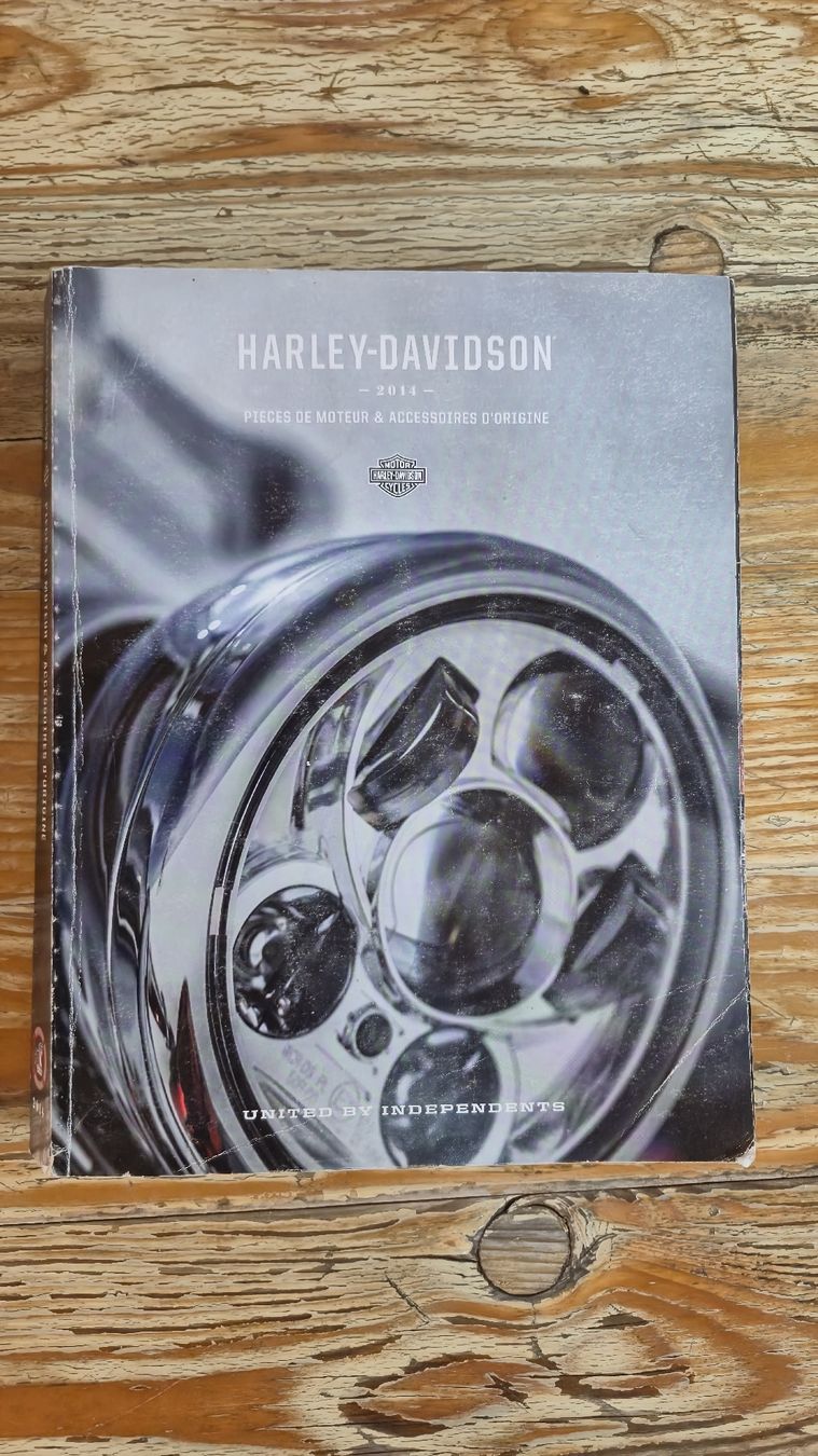 Libri: catalogues accessoires Harley-Davidson  – Usato da Cousset venduto da maurerjohann 2