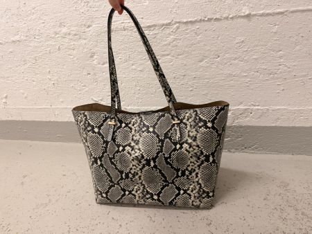 Damen Handtasche Schlangenoptik grau schwarz gebraucht