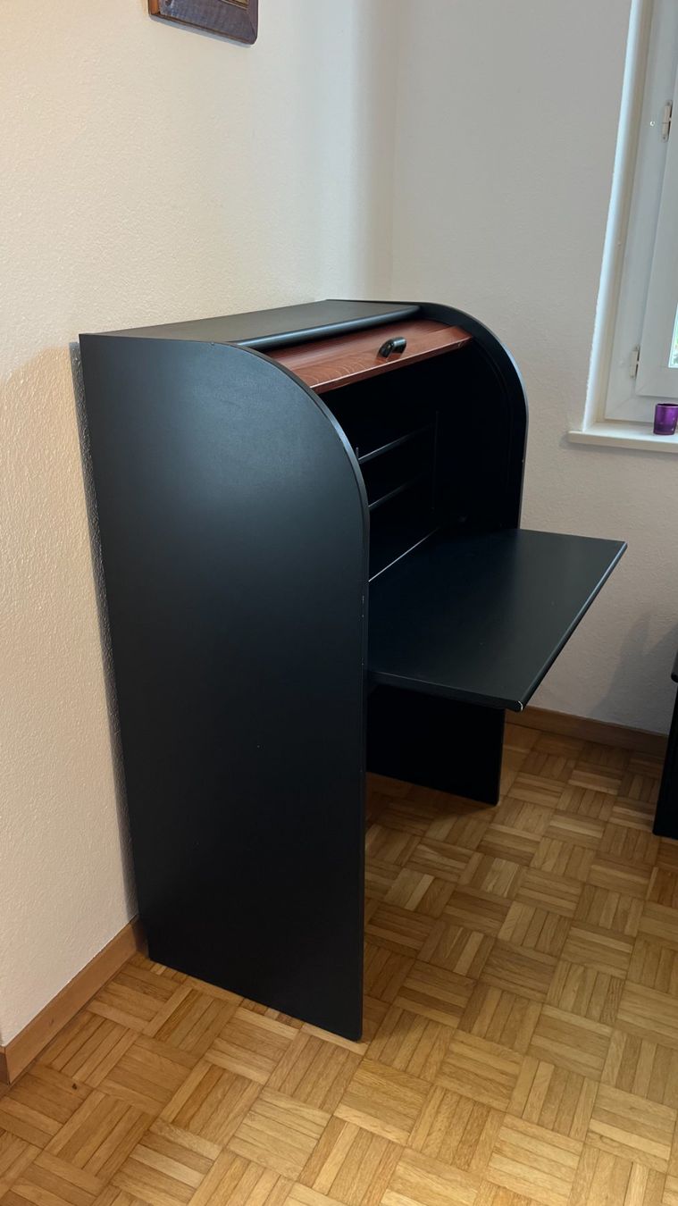 Scrivanie: Kompakter Schreibtisch mit Rollladen, Schwarz/Holz – Usato da Küsnacht ZH venduto da Floor1an 4