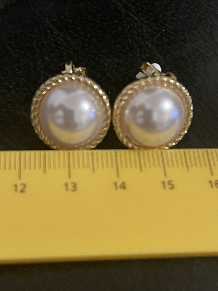 Orecchini pendenti & Orecchini a lobo: Jolis clips vintage plaquée jaune et perles – Nuovo (secondo la descrizione) da Kloten venduto da Vermicelles