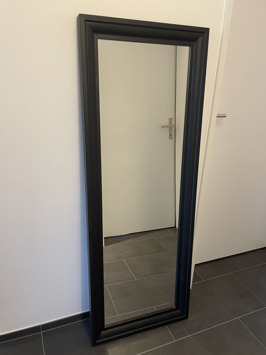 Specchi: IKEA TOFTBYN mirror black frame standing mirror – Usato da Unterägeri venduto da VANDERROL