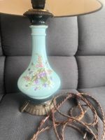 Antike Tischlampe mit Porzellan Messing Fuss