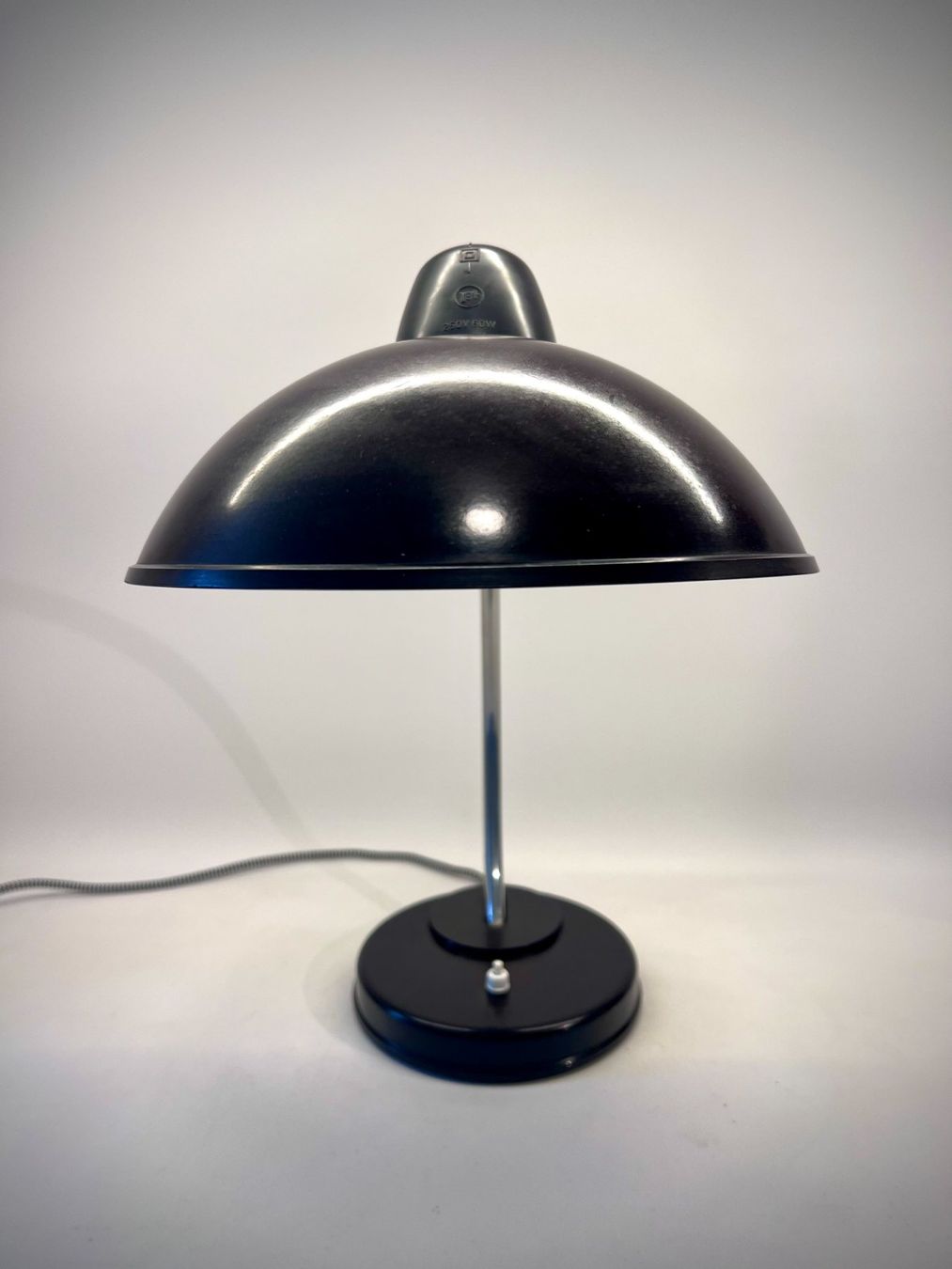 Lampade: Bauhaus Bakelit LBL Tischlampe 1950er – Usato da Männedorf venduto da MrAnderson 1