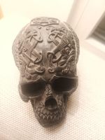 Deko Totenkopf mit keltischen Mustern, Neuwertig!