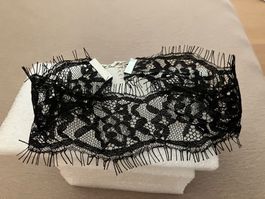 Schwarzes Spitzen Halsband Choker mit floralen Ausfräsungen