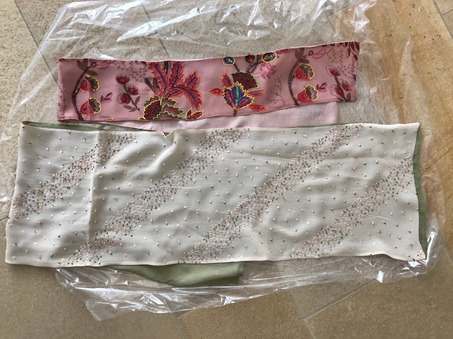 Foulards, Tücher & Schals: 2 handgemachte Foulards, Seide bestickt – Gebraucht aus Dübendorf von nerino03 2