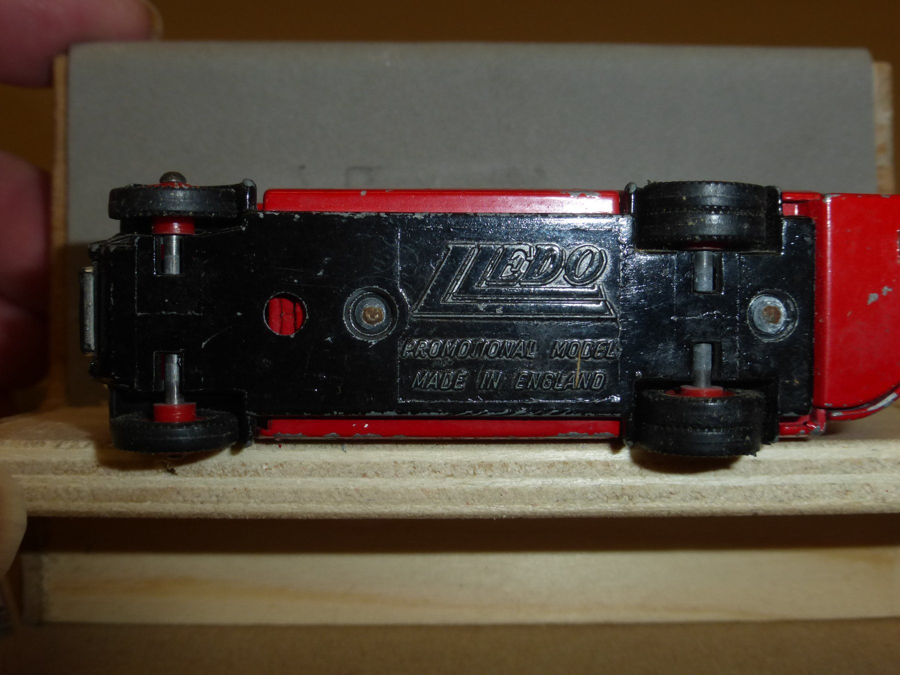 Modellini d'auto: Lledo Modellbus Happy Eater rot gebraucht Modellauto – Usato da Gempen venduto da Smokie72 2