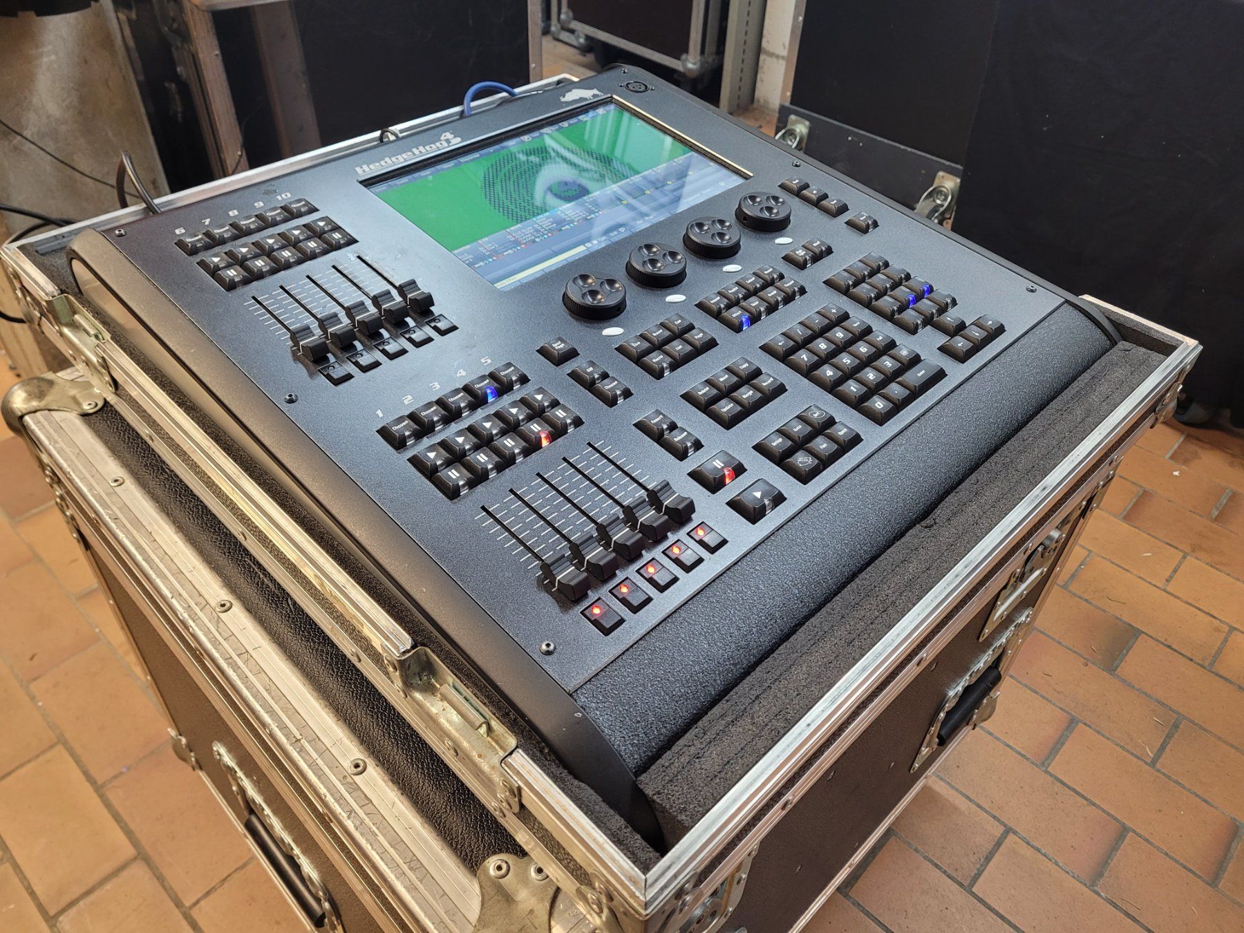 Console di mixaggio: Lichtmischpult Hedge Hog 4 inklusive Case – Usato da Vitznau venduto da Night-Fire 7