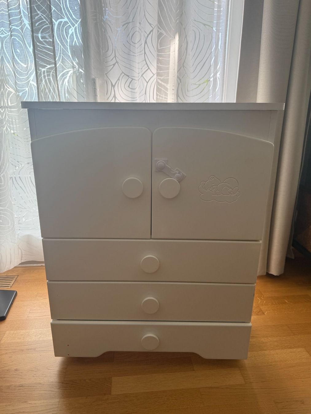 Wickeltisch & Zubehör: Wickelkommode weiss mit Schubladen – Gebraucht aus Zug von NDob