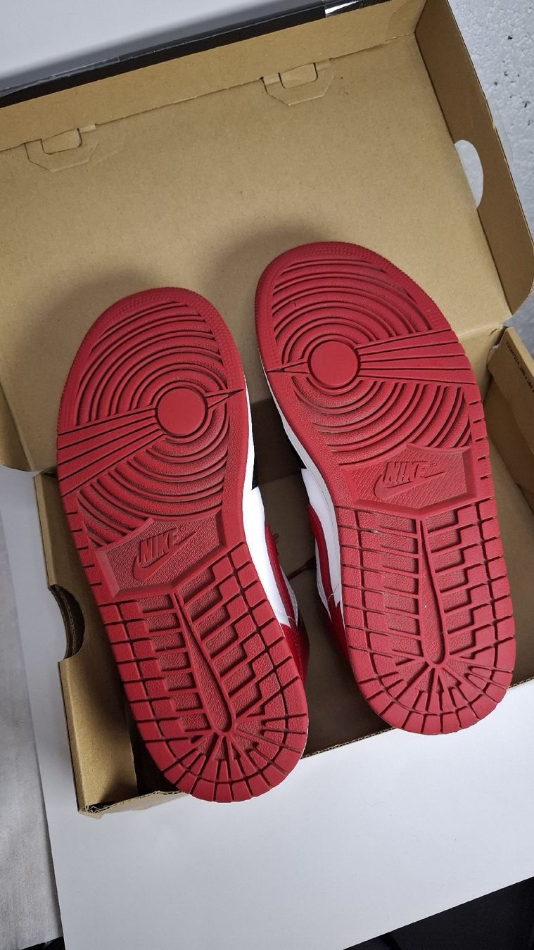 Jordan Scarpe da uomo: Jordan 1 Mid Chicago – Nuovo (secondo la descrizione) da Le Landeron venduto da rue_k9kg 4