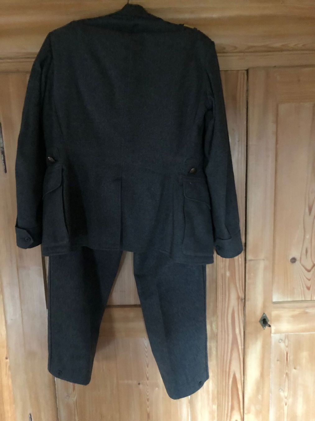 Schweizer Armee Uniformi: Antike Militäruniform Gr. S – Usato da Röschenz venduto da Tashroal 1