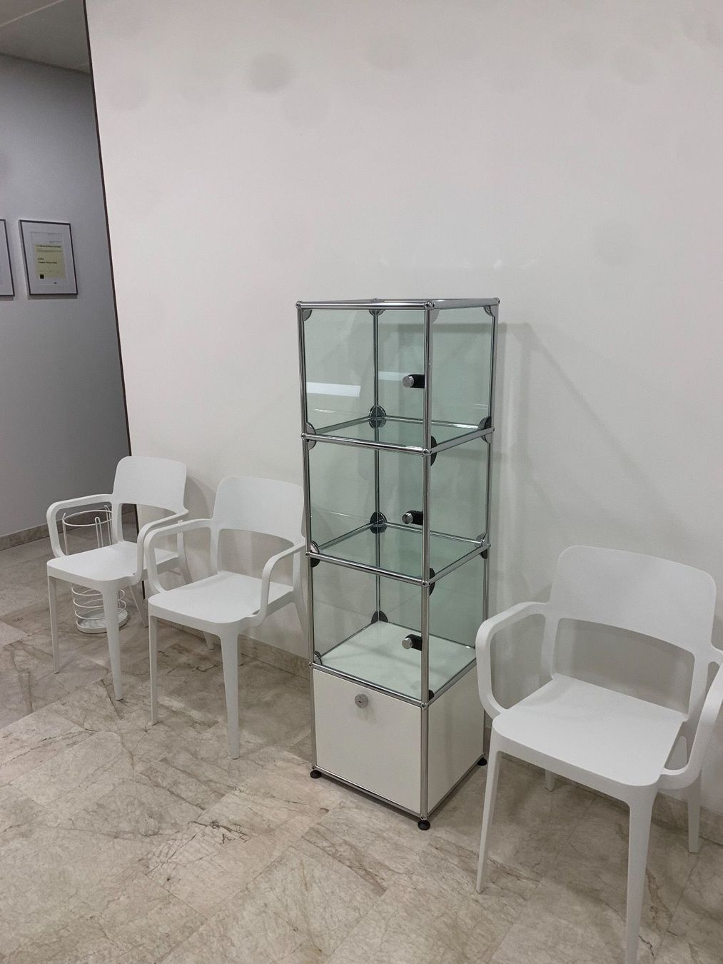 USM Regale: USM Glas  Praxis Vitrine Lieferung Gratis – Gebraucht aus Thun von Thuno6
