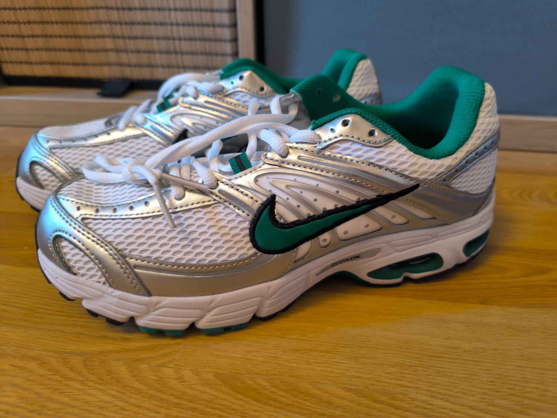 Nike Chaussures hommes: Nike Air Moto 2K Gr. 43-44 – Neuf (Voir description) à Langenthal par Manumei888
