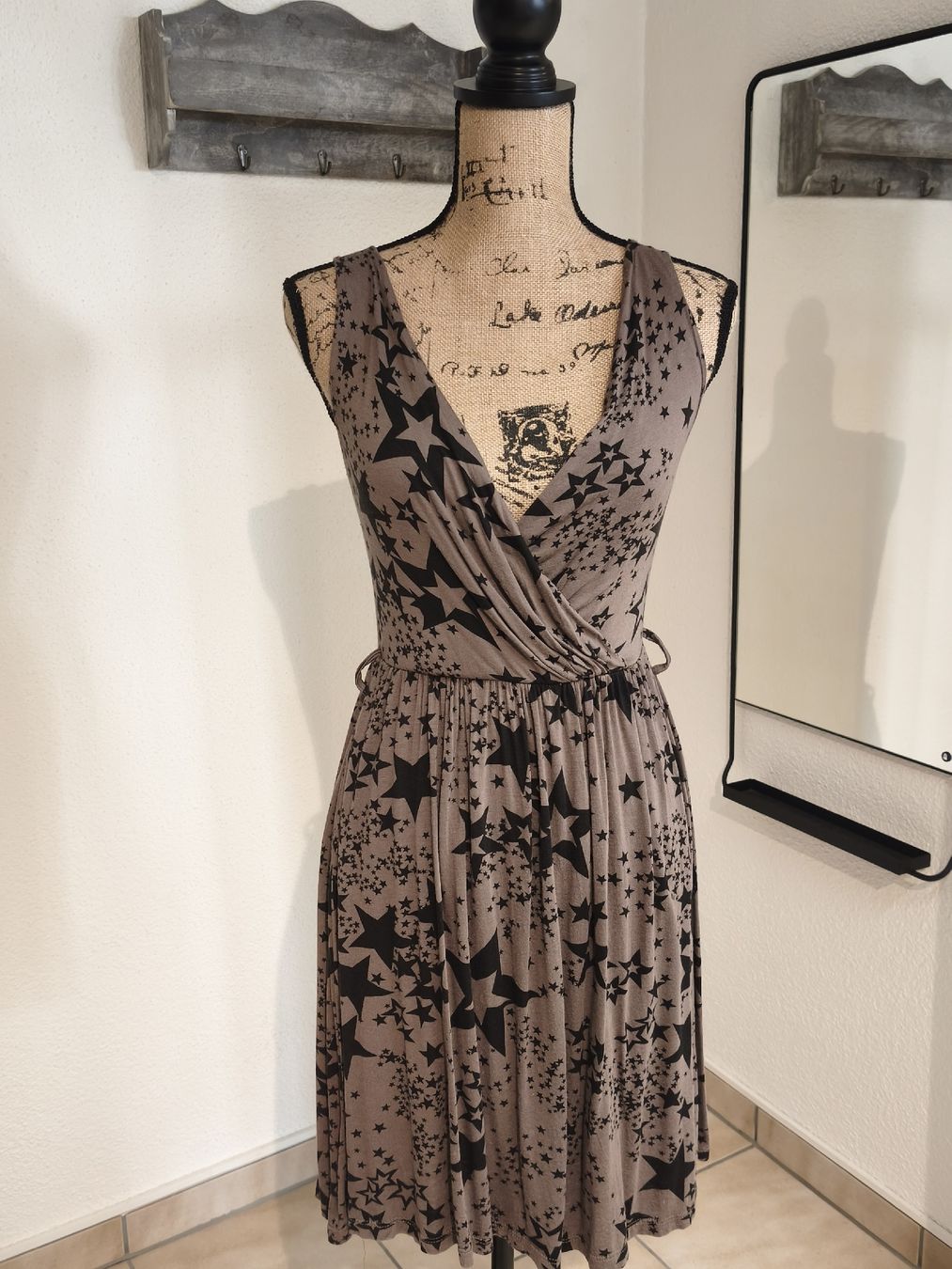 Robes: Kleid mit Sternenmuster Grösse S – D'occasion à Emmetten par SecondhandSiska