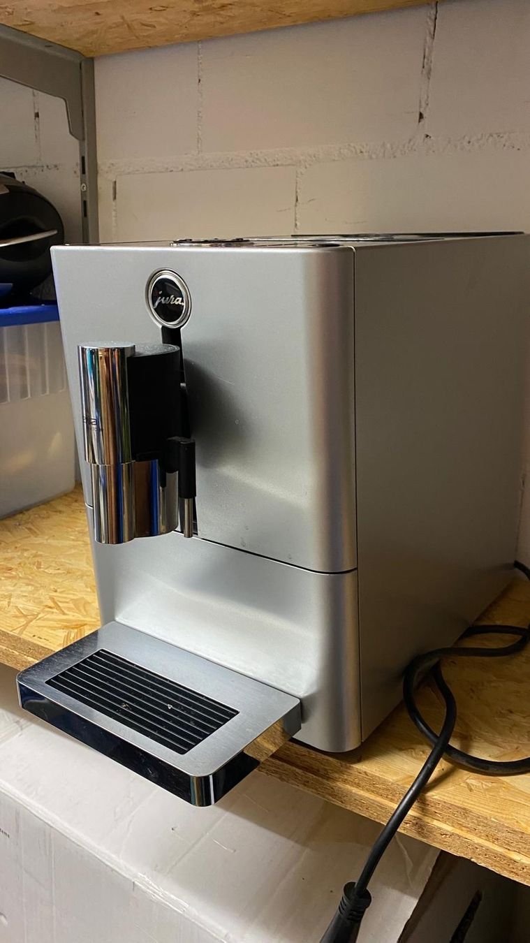 Jura Machines à café & Machines à expresso: Jura ENA Micro 9 One Touch Kaffeemaschine – Défectueux à Brüttisellen par mogador9