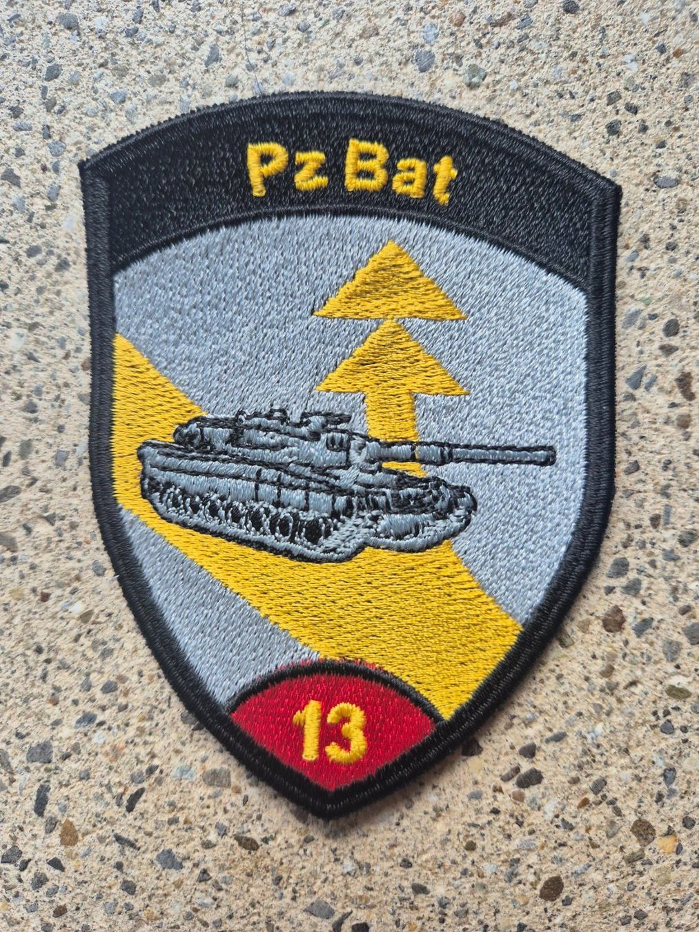 Schweizer Armee Plaketten & Abzeichen: *** Badge Pz Bat 13 ohne klett *** – Neu und originalverpackt aus Riedholz von fr_sIruP