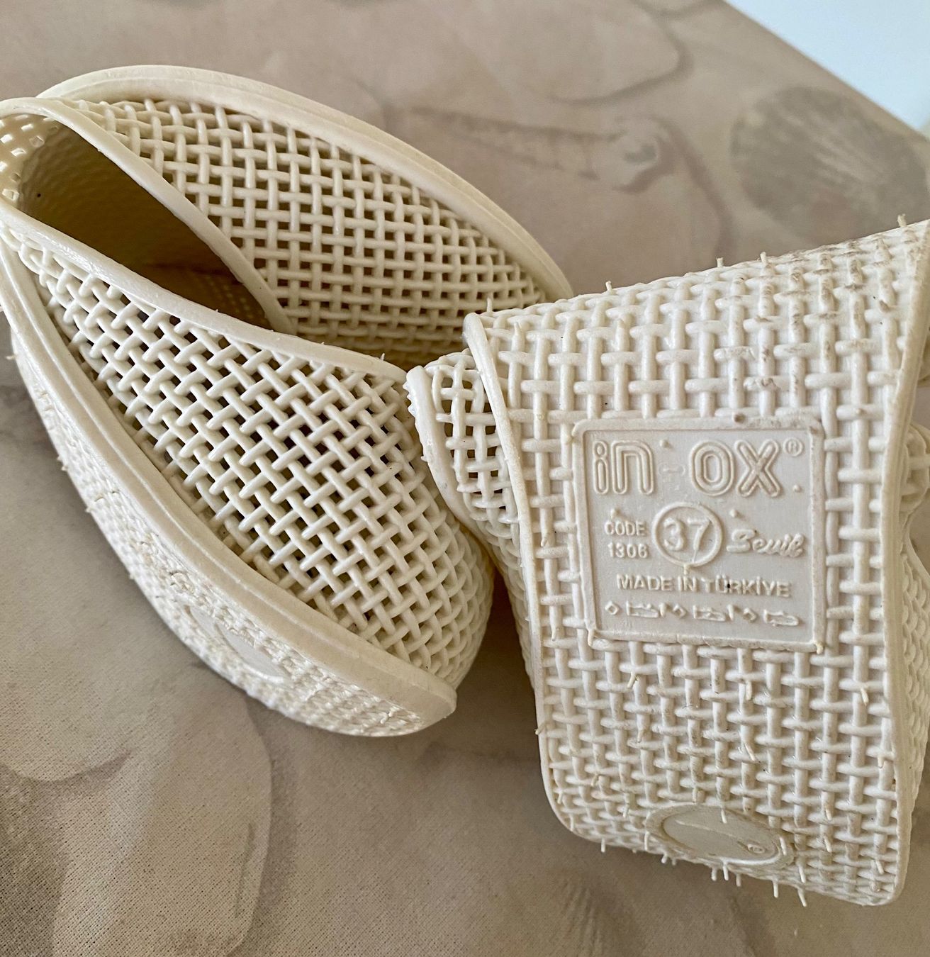 Scarpe da donna: Strandschuhe in Weiss, Gr. 37 – Usato da Zürich venduto da Maria2021 3