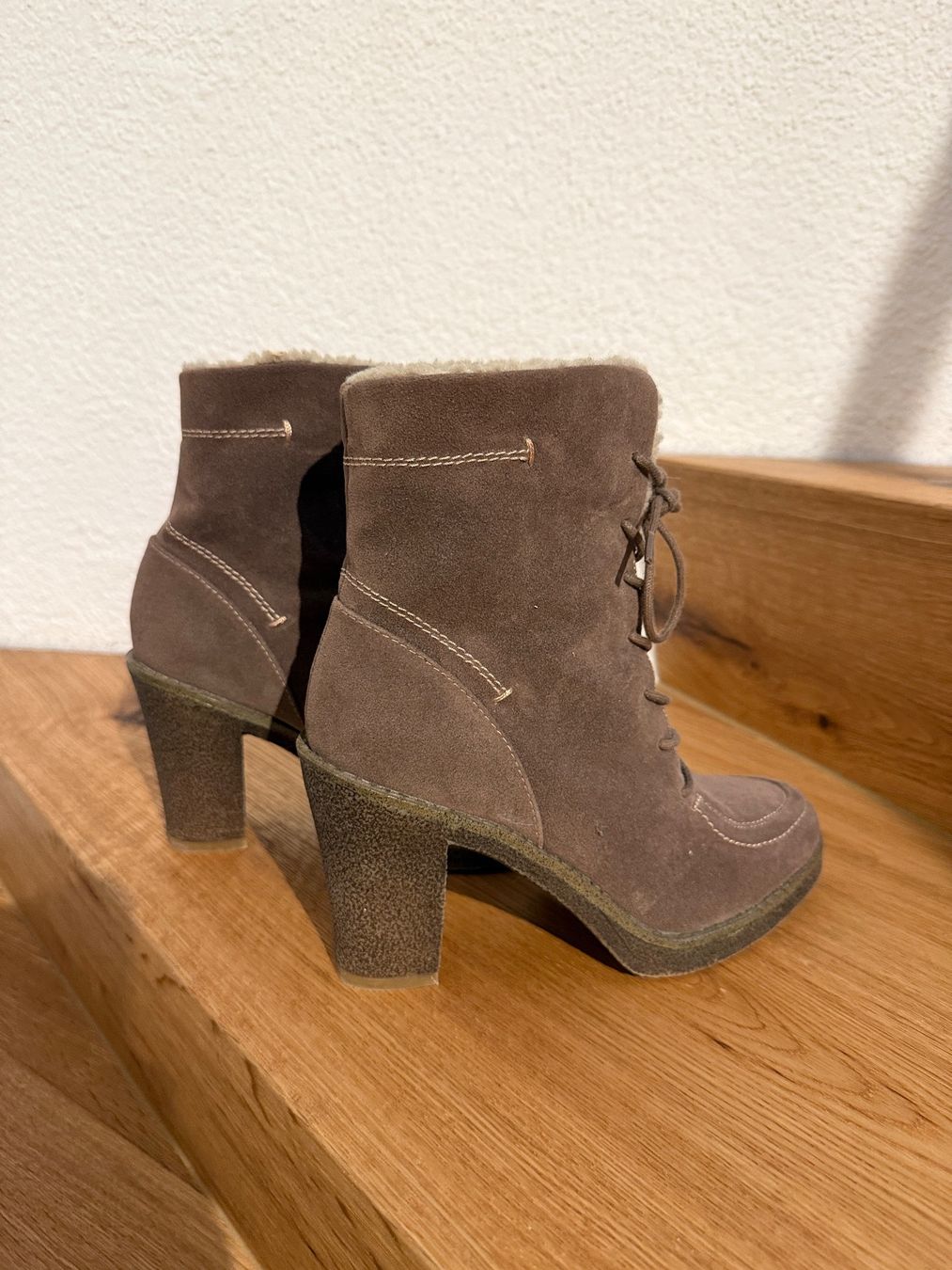 Scarpe da donna: Winterschuhe Winterstiefel Damen Gr. 36 – Usato da Wolfhausen venduto da ladrona