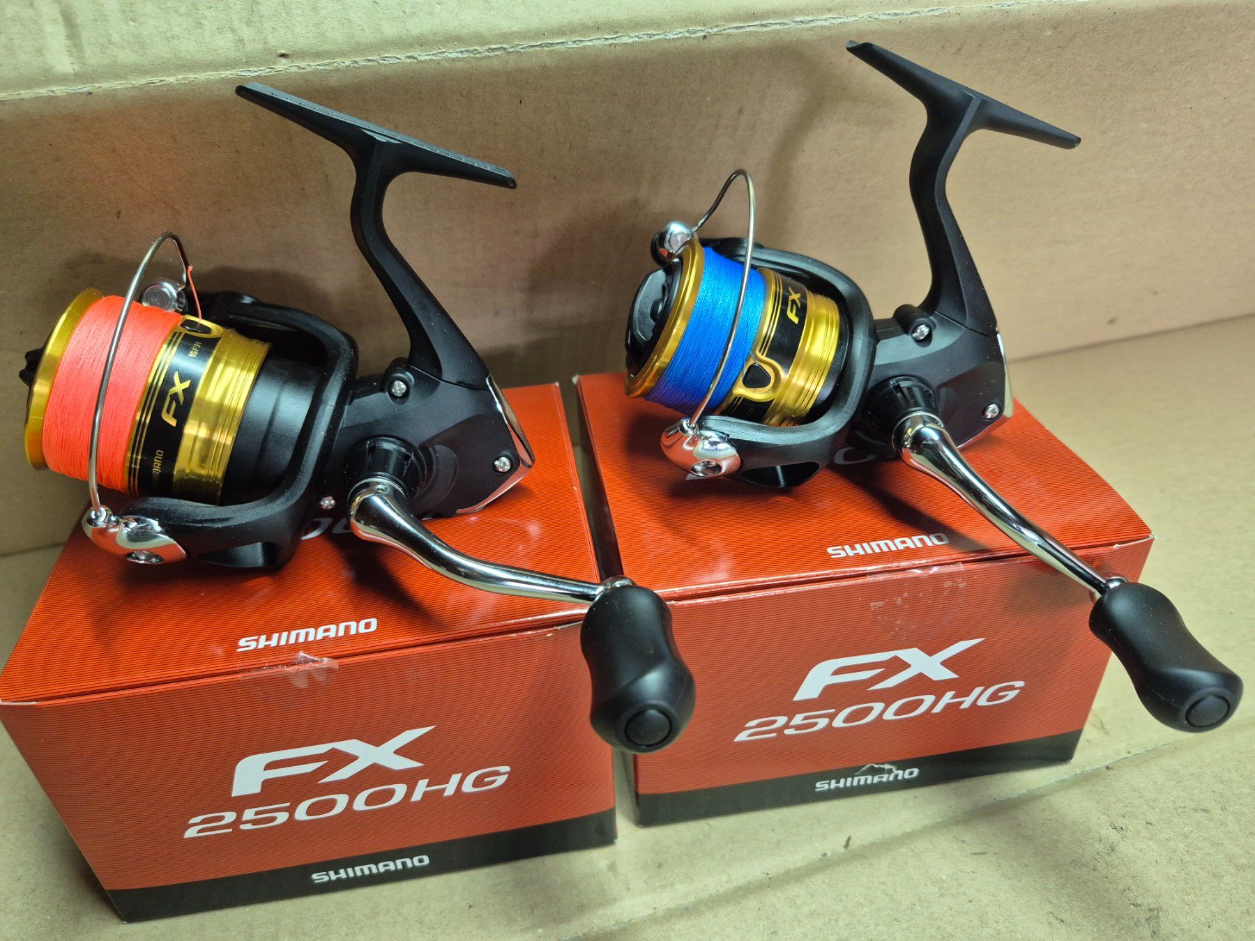 Tamburi & Mulinelli: 2 x SHIMANO FX HG 2500 mit Schnur – Nuovo e nell'imballaggio originale da Bigenthal venduto da FSB1