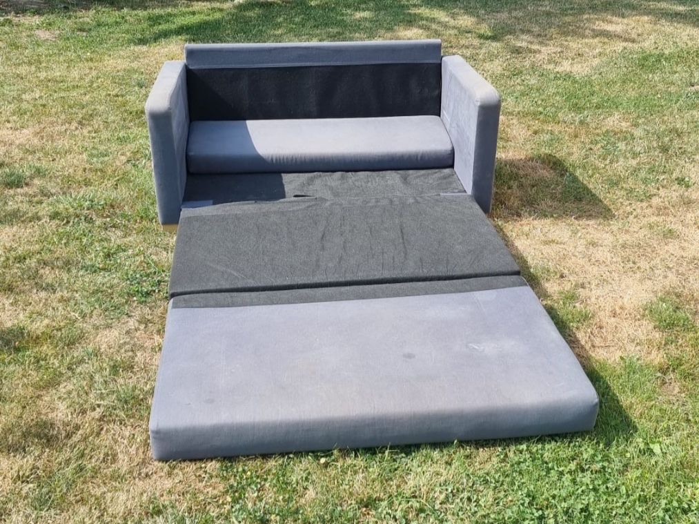 Sofas: Schlafsofa grau 2-Sitzer gebraucht – Gebraucht aus Tafers von JP911 1