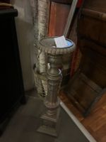 Dekorative Metallvase schmal