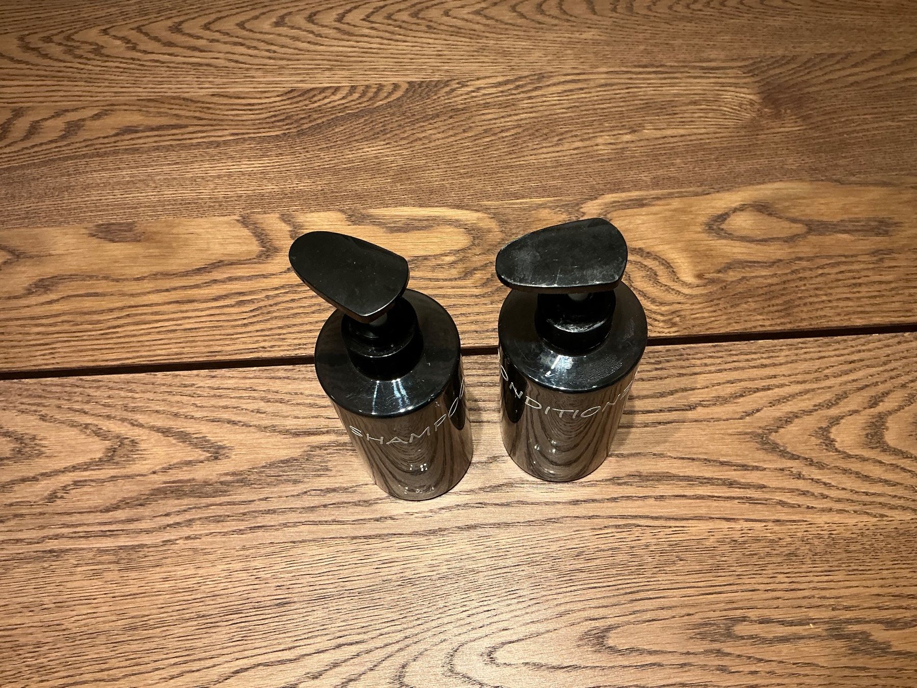 Haarpflegeprodukte: Shampoo & Conditioner Dispenser Set (Schwarz) – Gebraucht aus Würenlos von sweety5436 2