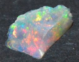 Edelstein L-9895 – Äthiopischer Opal roh 1.60 Karat
