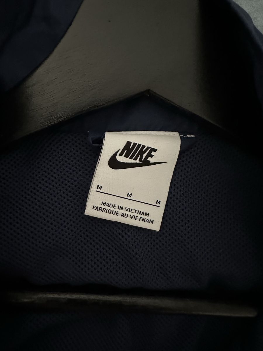Nike Giacche: Nike Windbreaker dunkelblau, Gr M  – Usato da Lenzburg venduto da fra_nk2f 1