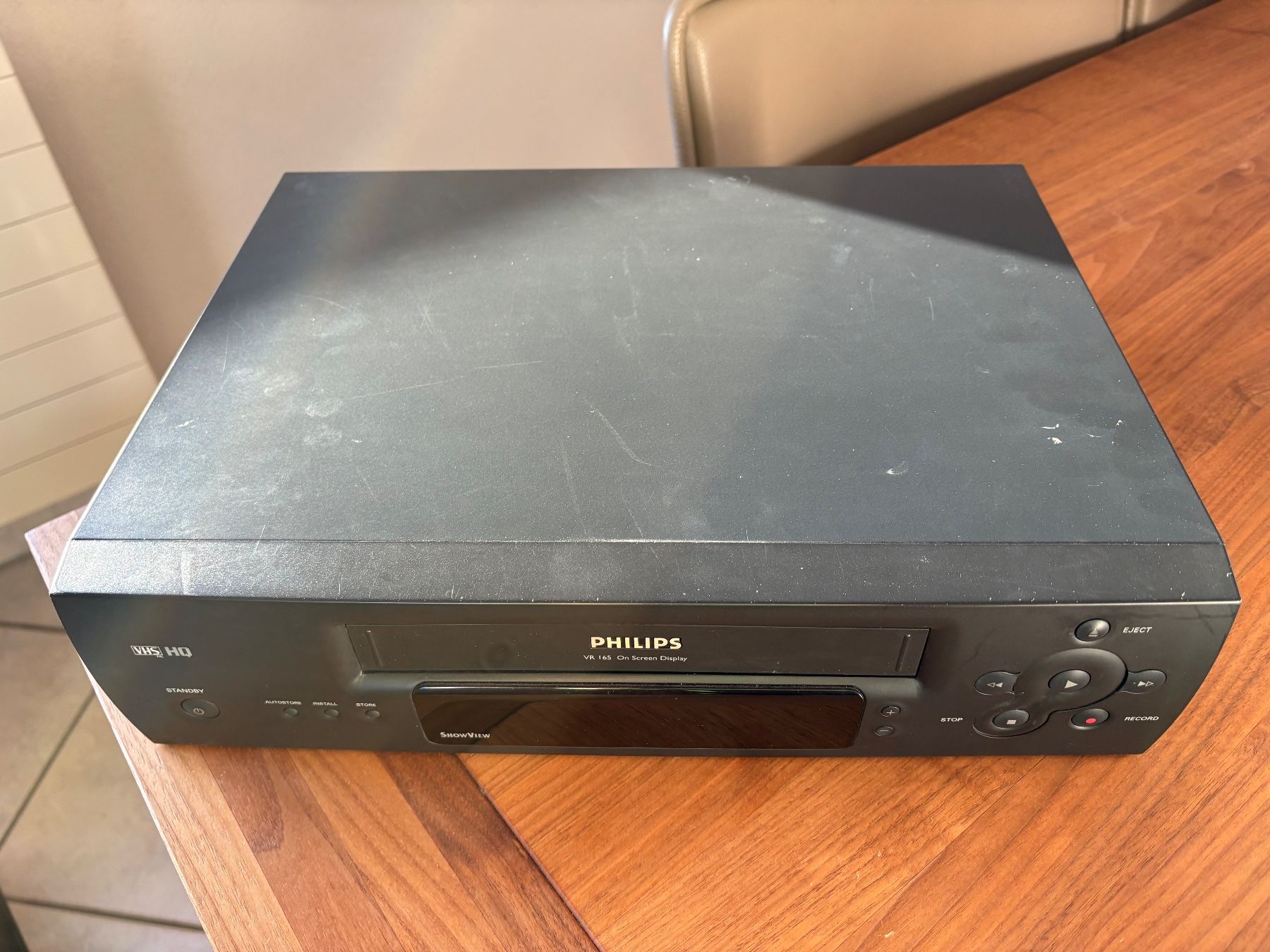 Philips Aufnahmegeräte: VHS Videorekorder Philips VR 165 schwarz gebraucht – Gebraucht aus Hunzenschwil von Blueberryqueen