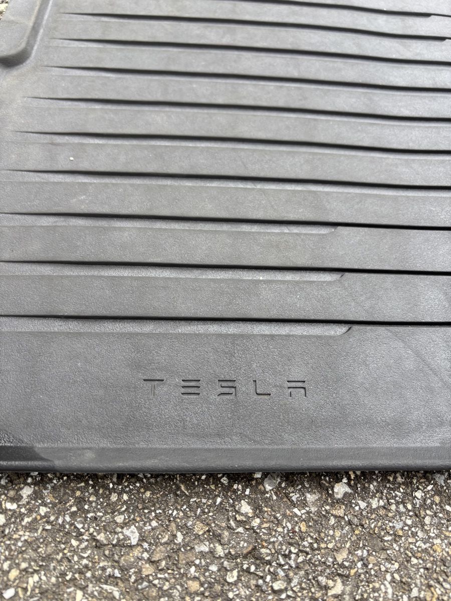 Tesla Automobili: Tesla Model 3 Fussmatten – Usato da Gretzenbach venduto da leo_nmg6 3